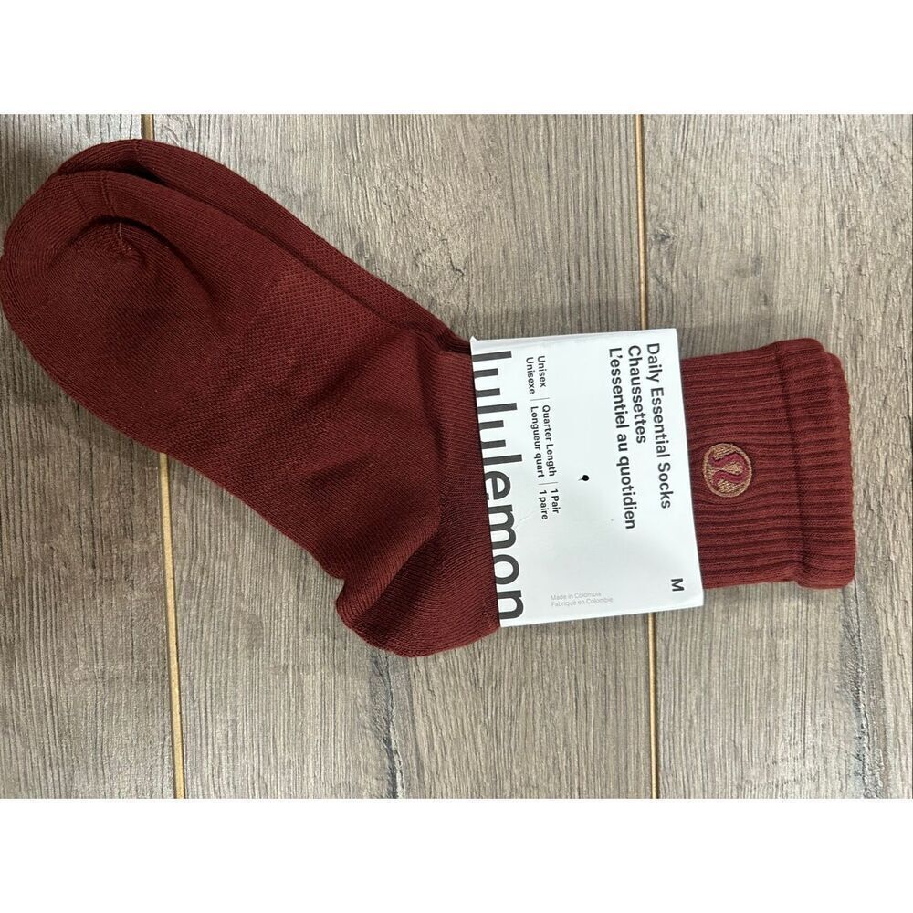 Lululemon daily essential Socks M